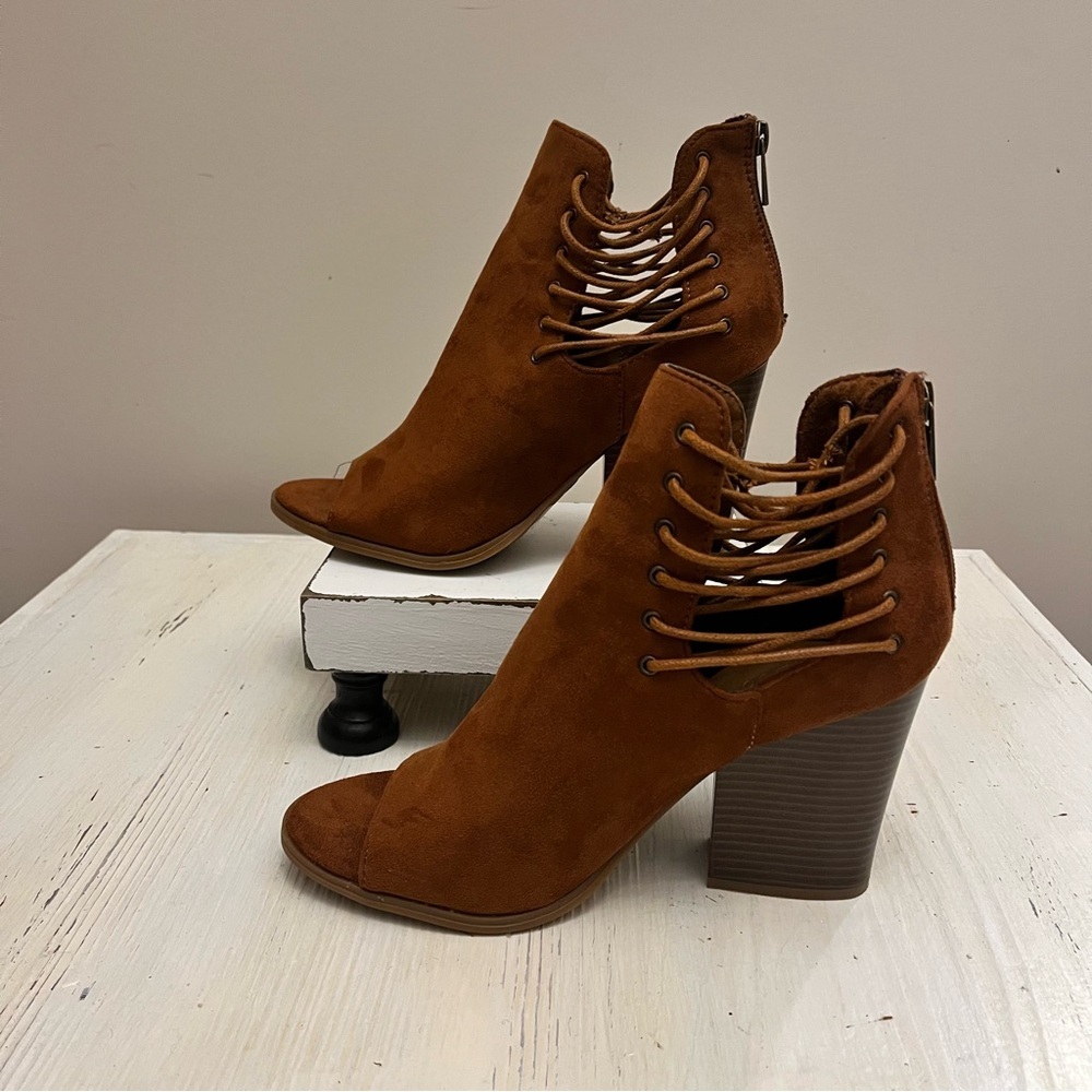 Women's Bamboo Brown Tan Suede Zipper Back Lace Sides Peep‎ Toe Heels Size 9